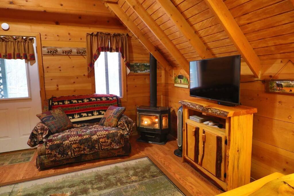 Cute Updated Mountain Cabin Fireplace #3 Хелън Екстериор снимка