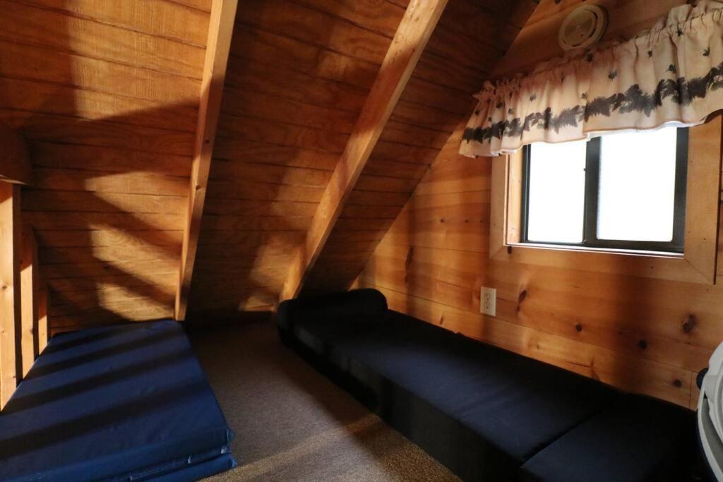 Cute Updated Mountain Cabin Fireplace #3 Хелън Екстериор снимка