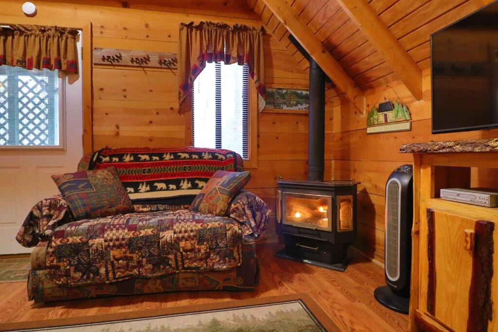 Cute Updated Mountain Cabin Fireplace #3 Хелън Екстериор снимка